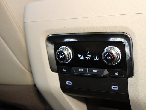 Used 2022 GMC Yukon XL Denali image 14