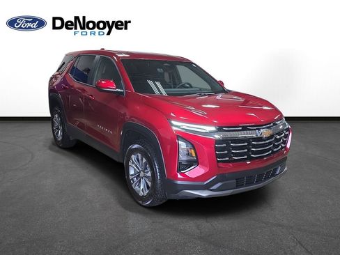 Used 2025 Chevrolet Equinox LT w/ Safety and Technology Package image 4