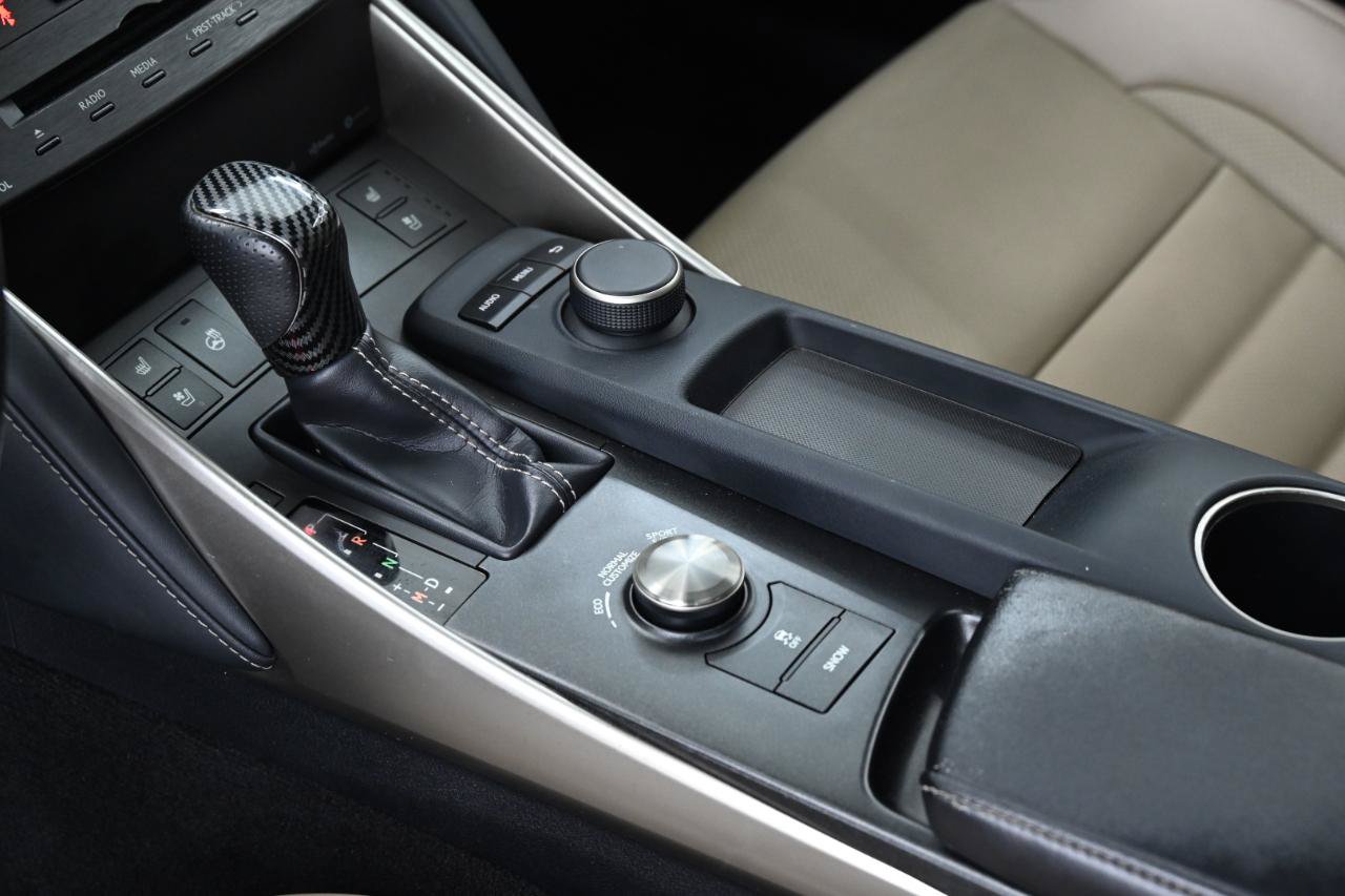 Used 2020 Lexus IS 350 F Sport w/ F Sport Package RWD image 36