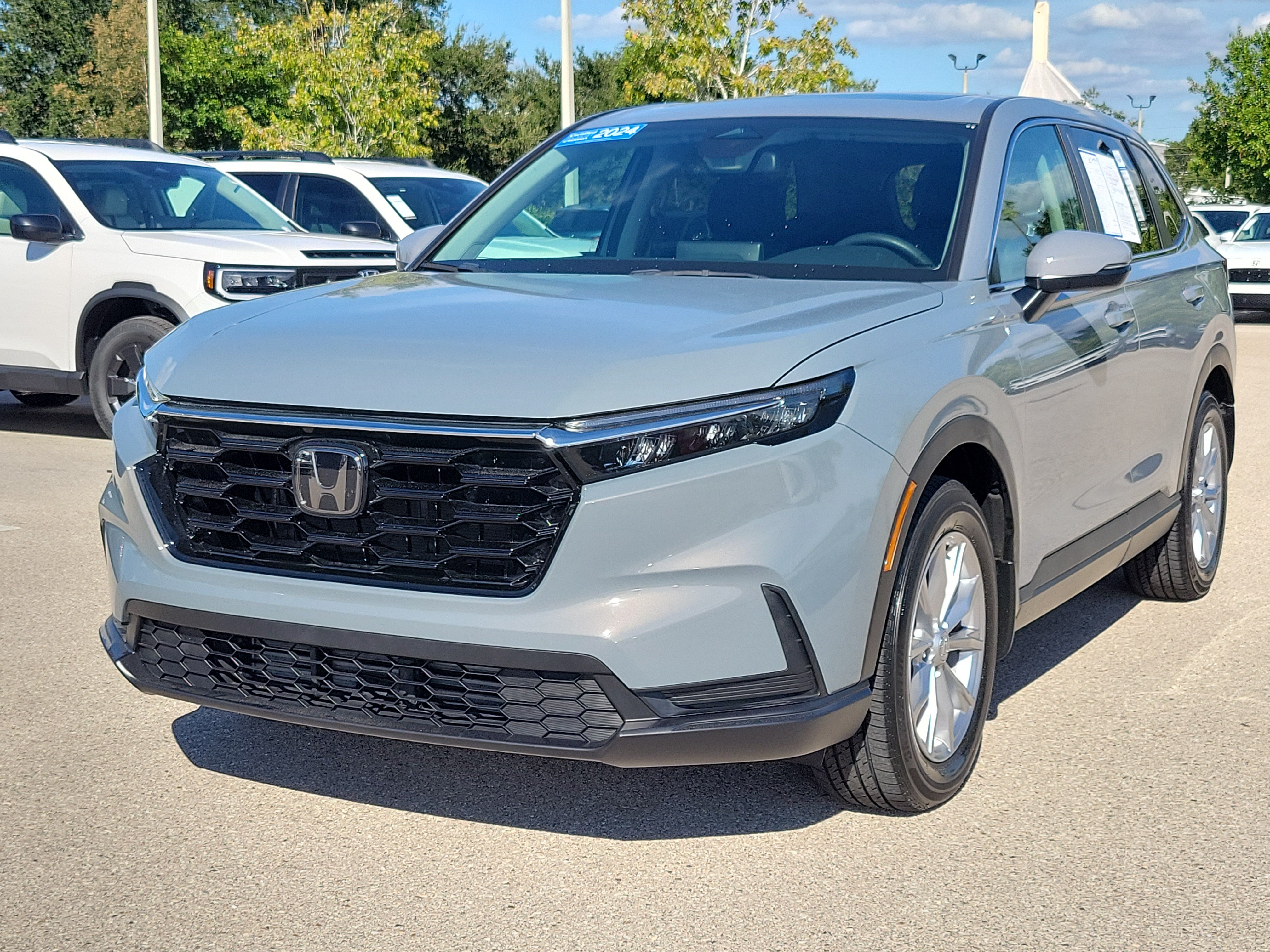 Used 2024 Honda CR-V EX image 3