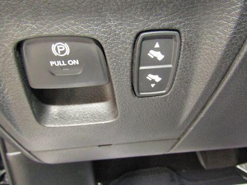 Used 2019 RAM 1500 Laramie image 26