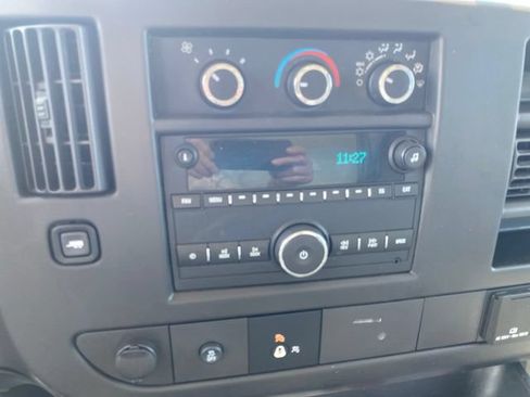 Used 2018 Chevrolet Express 3500 Extended RWD image 17