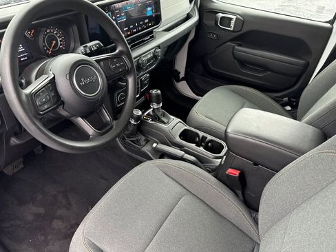 Used 2025 Jeep Wrangler Unlimited Sport AWD/4WD image 9