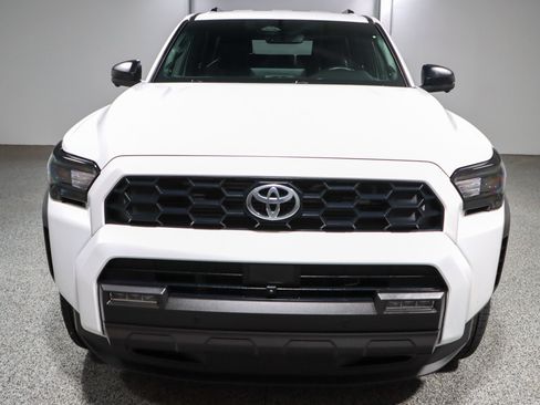 Used 2025 Toyota 4Runner TRD Off-Road Premium AWD/4WD image 4