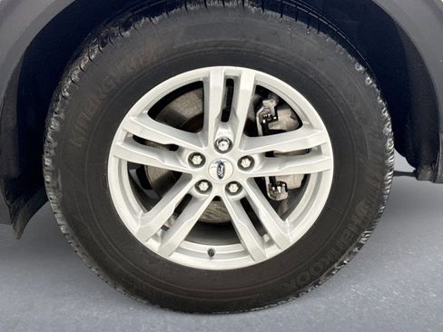 Used 2023 Ford Explorer XLT image 11