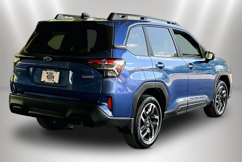Used 2026 Subaru Forester Premium AWD/4WD image 5