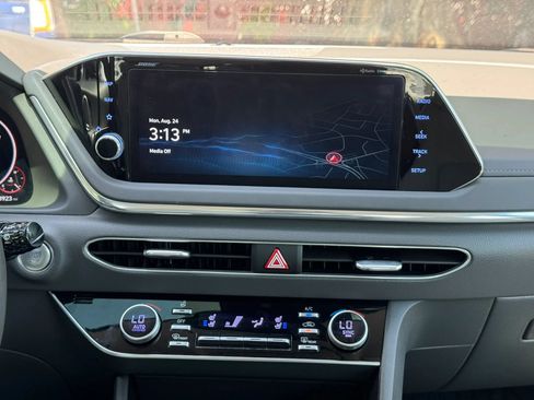 Used 2022 Hyundai Sonata Limited FWD image 16