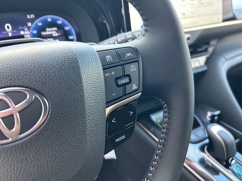 New 2025 Toyota Crown Signia Limited w/ Advanced Technology Package image 18