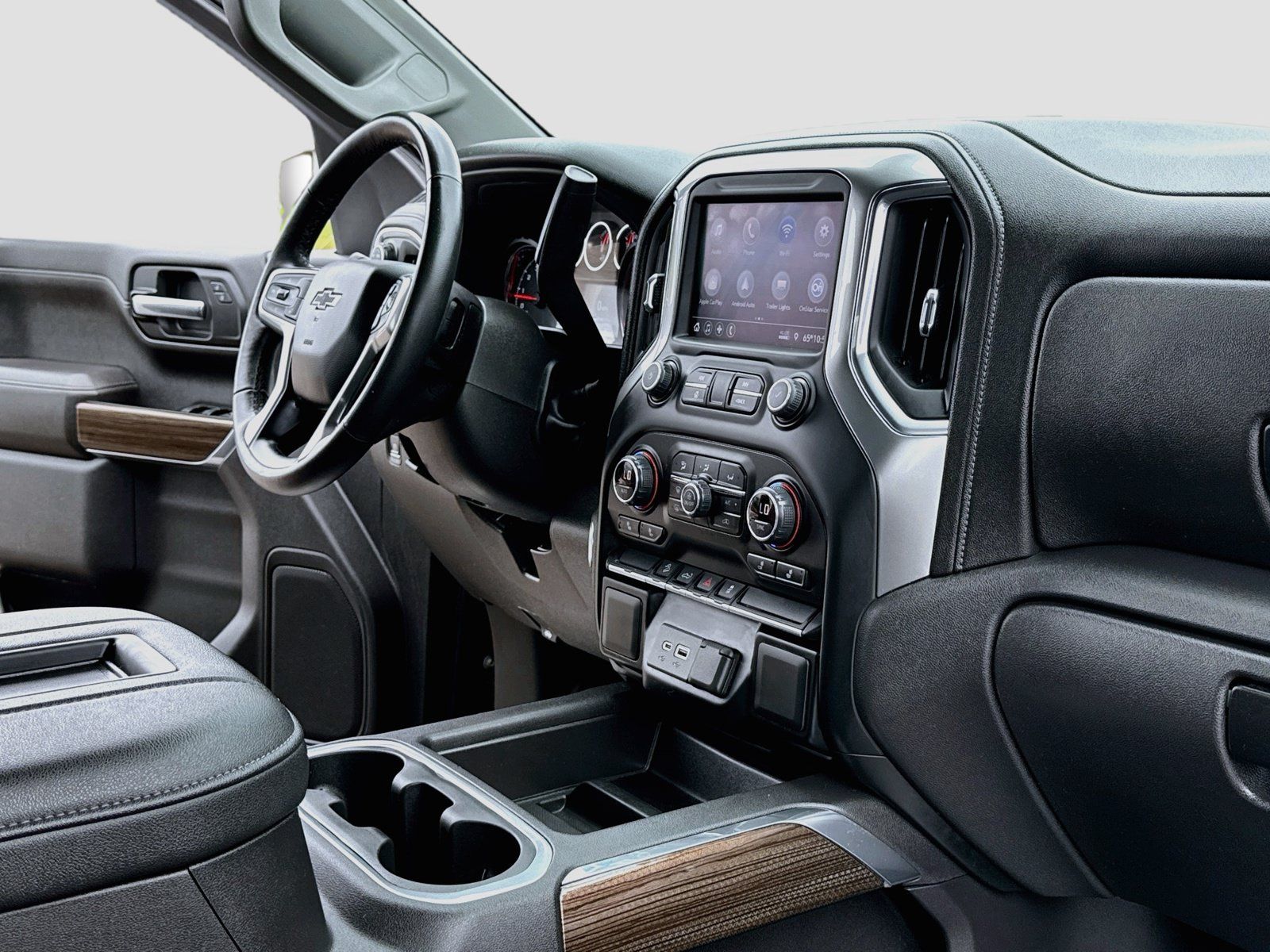 Used 2022 Chevrolet Silverado 1500 LT Trail Boss w/ Bed Protection Package AWD/4WD image 16
