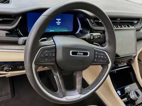 Used 2023 Jeep Grand Cherokee 4WD 4xe w/ Luxury Tech Group II image 18