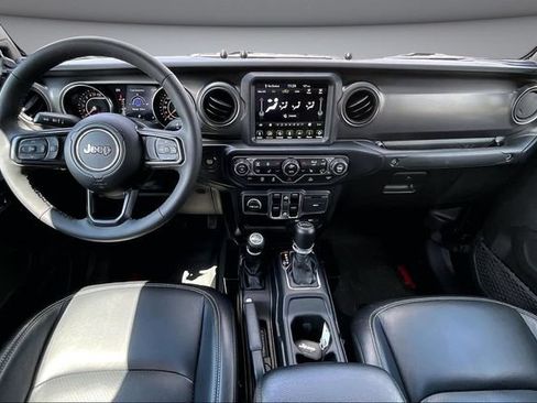Used 2023 Jeep Gladiator Sport AWD/4WD image 8