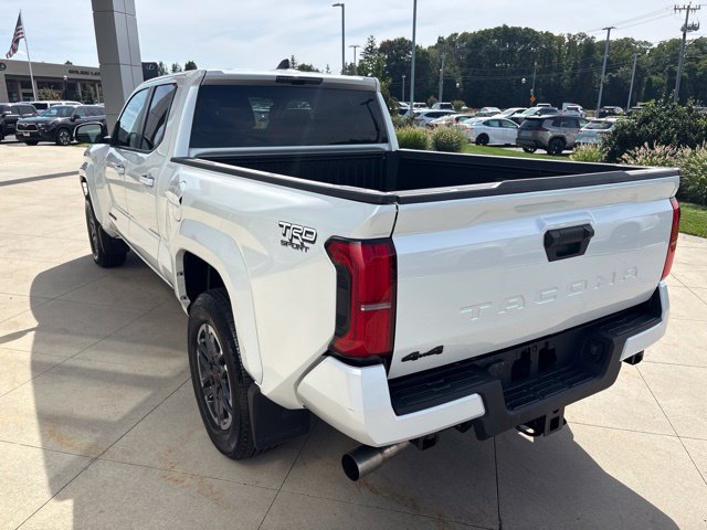 Used 2025 Toyota Tacoma TRD Sport AWD/4WD image 7