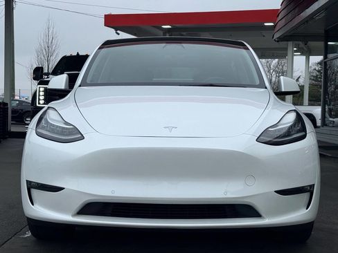 Used 2022 Tesla Model Y Long Range image 7