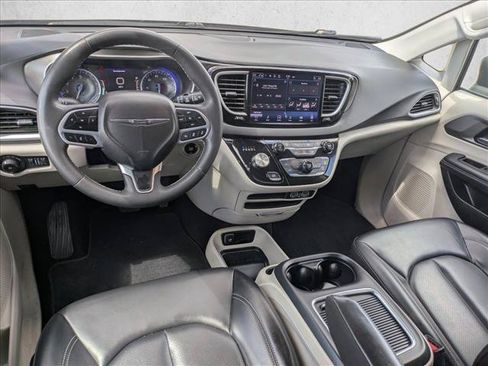 Used 2023 Chrysler Pacifica Touring-L FWD image 15