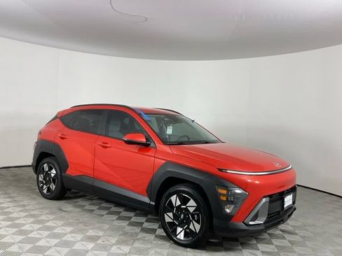 Used 2024 Hyundai Kona SEL w/ Convenience Package FWD image 3