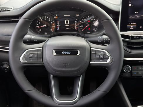 New 2026 Jeep Compass Latitude image 12