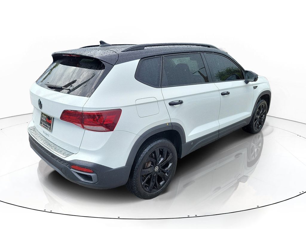 Used 2024 Volkswagen Taos SE FWD image 4