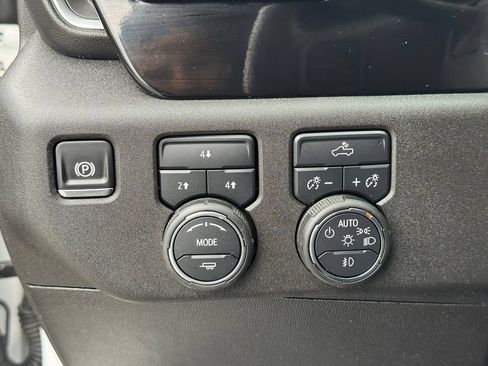 Used 2025 Chevrolet Silverado 3500 LT AWD/4WD image 20