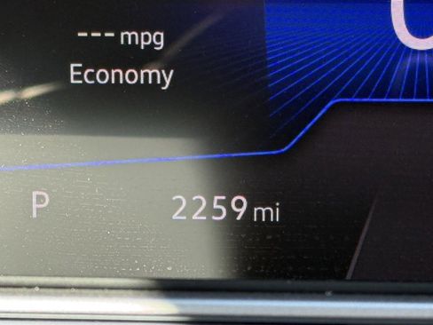 Used 2025 Volkswagen Taos SE image 13