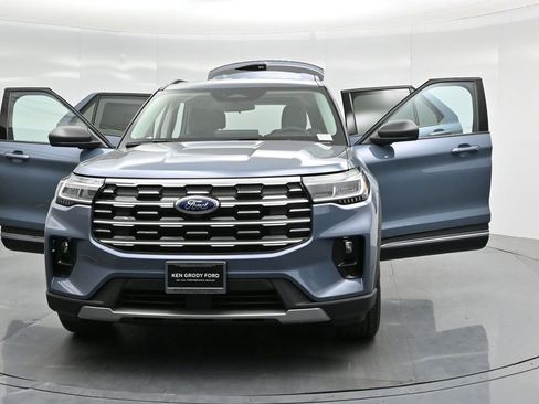 Used 2025 Ford Explorer Active image 36