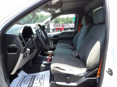 Used 2017 Ford F550 2WD Regular Cab Super Duty image 17