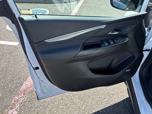 Used 2023 Chevrolet Bolt LT w/ Infotainment Package FWD image 5