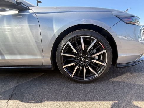 Used 2023 Honda Accord Touring image 6