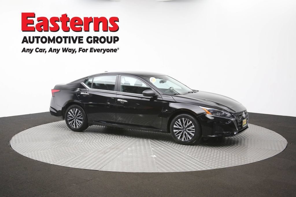 Used 2025 Nissan Altima 2.5 SV FWD image 47