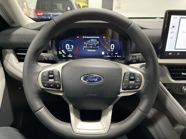 Used 2026 Ford Explorer Active w/ Active Comfort Package AWD/4WD image 15