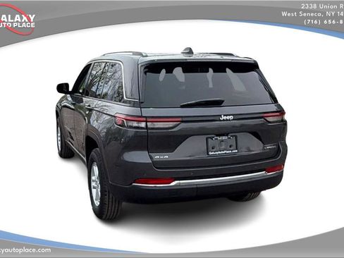 Used 2023 Jeep Grand Cherokee Laredo w/ Luxury Tech Group I AWD/4WD image 7