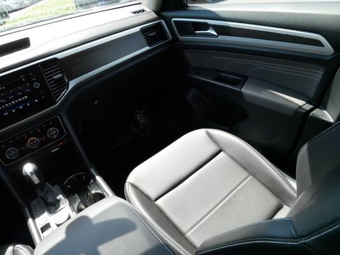 Used 2022 Volkswagen Atlas SE AWD/4WD image 11
