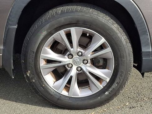 Used 2014 Toyota Highlander LE image 10