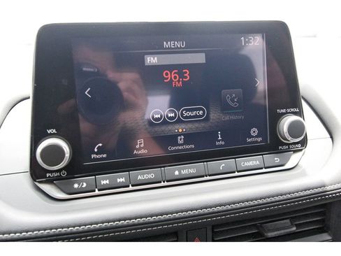 Used 2025 Nissan Rogue S FWD image 19