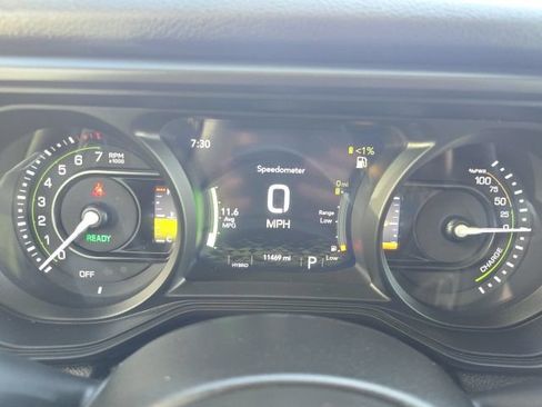 Used 2024 Jeep Wrangler Unlimited AWD/4WD image 12