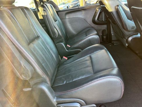 Used 2019 Dodge Grand Caravan GT image 12