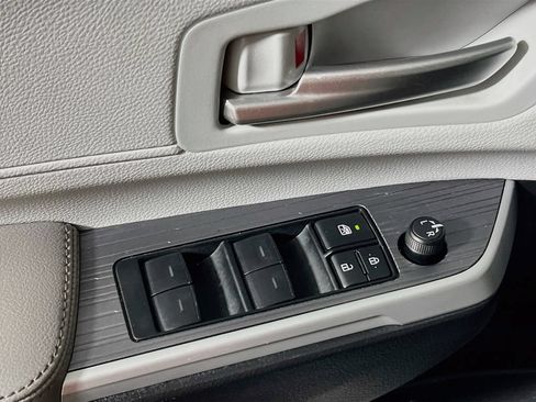Certified 2025 Toyota Sienna XLE FWD image 16