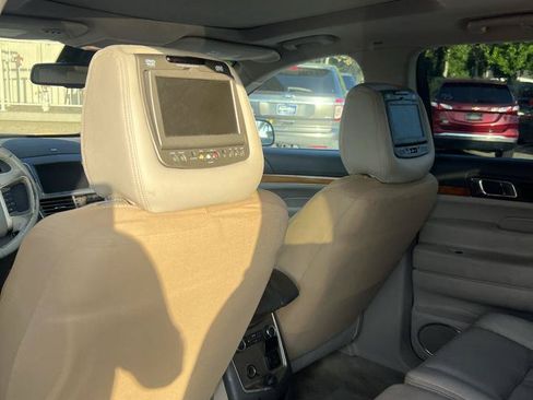 Used 2010 Lincoln MKT 2WD image 6