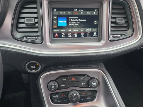 Used 2019 Dodge Challenger SXT image 8