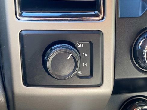 Used 2020 Ford F150 Lariat image 29