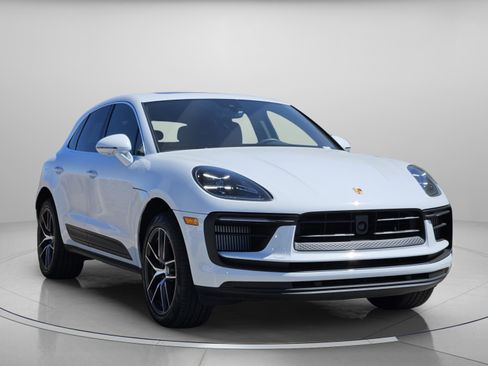 Certified 2025 Porsche Macan S image 10