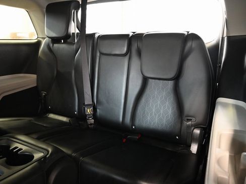 Used 2022 Kia Carnival LX image 13