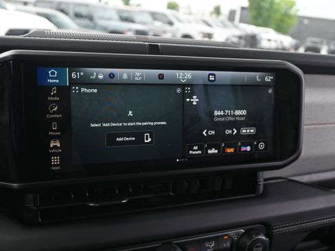 Used 2025 Jeep Wrangler Unlimited Sahara AWD/4WD image 15