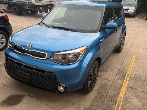 Used 2016 Kia Soul + w/ Designer's Package FWD image 3