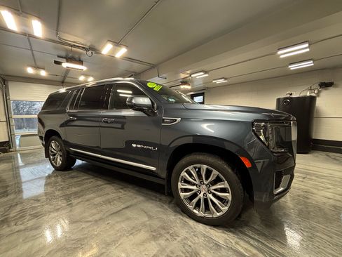 Used 2021 GMC Yukon XL Denali w/ Denali Premium Package image 2
