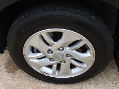 Used 2025 Hyundai Venue SE FWD image 10