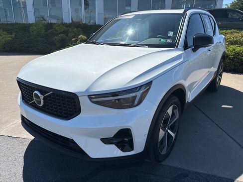 Certified 2026 Volvo XC40 B5 Plus AWD/4WD image 2