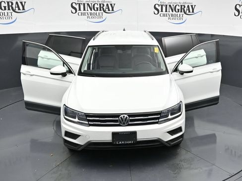Used 2020 Volkswagen Tiguan SE AWD/4WD image 34