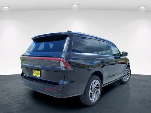 Used 2025 Lincoln Navigator Reserve AWD/4WD image 8
