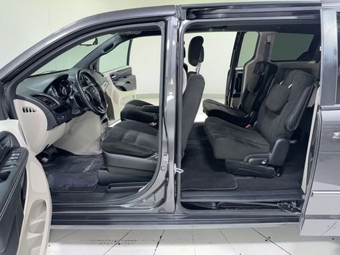Used 2016 Dodge Grand Caravan SE FWD image 7