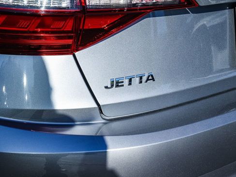 Used 2021 Volkswagen Jetta S w/ Driver Assistance Package image 10